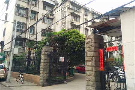 税务小区套三一楼118.8/25车783室2厅1卫